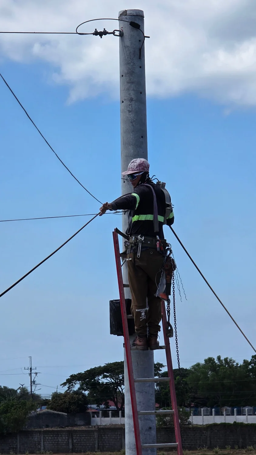 Yüksekte elektrik saha çalışması